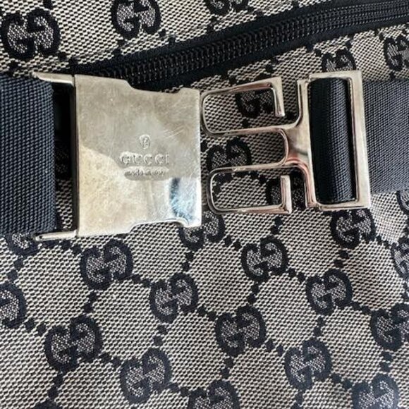 GUCCI VINTAGE BELT BAG/CROSS BODY BAG WITH ADJUSTABLE STRAP. - Picture 11 of 14